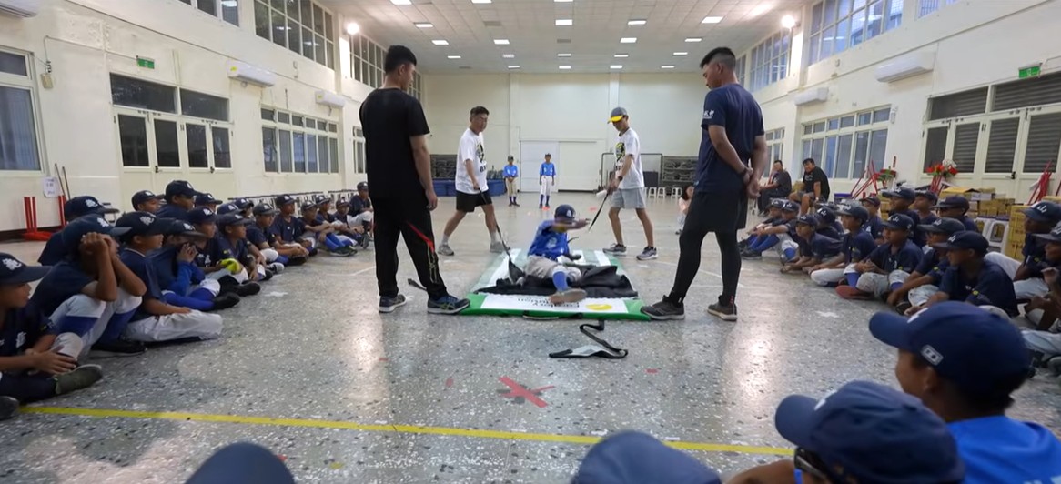 上壘包不雷包⚾遠雄基金會前進校園啟動跑壘課程！(標題圖檔)