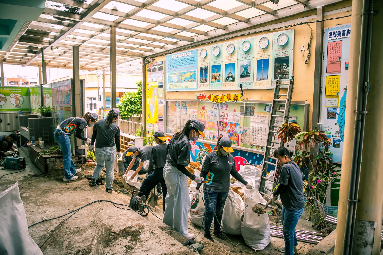 遠雄基金會志工協助槺榔國小升級校園安全｜愛心修繕(標題圖檔)